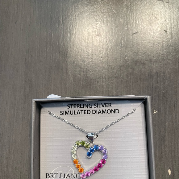 Brilliance 🌈❤️ rainbow heart pendant and earrings - Picture 5 of 5